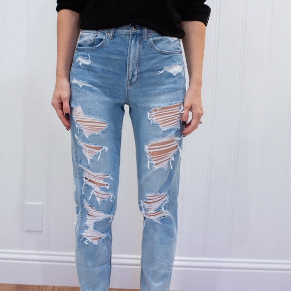 american eagle distressed mom jeans